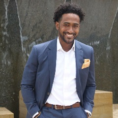 Carlos Davis headshot