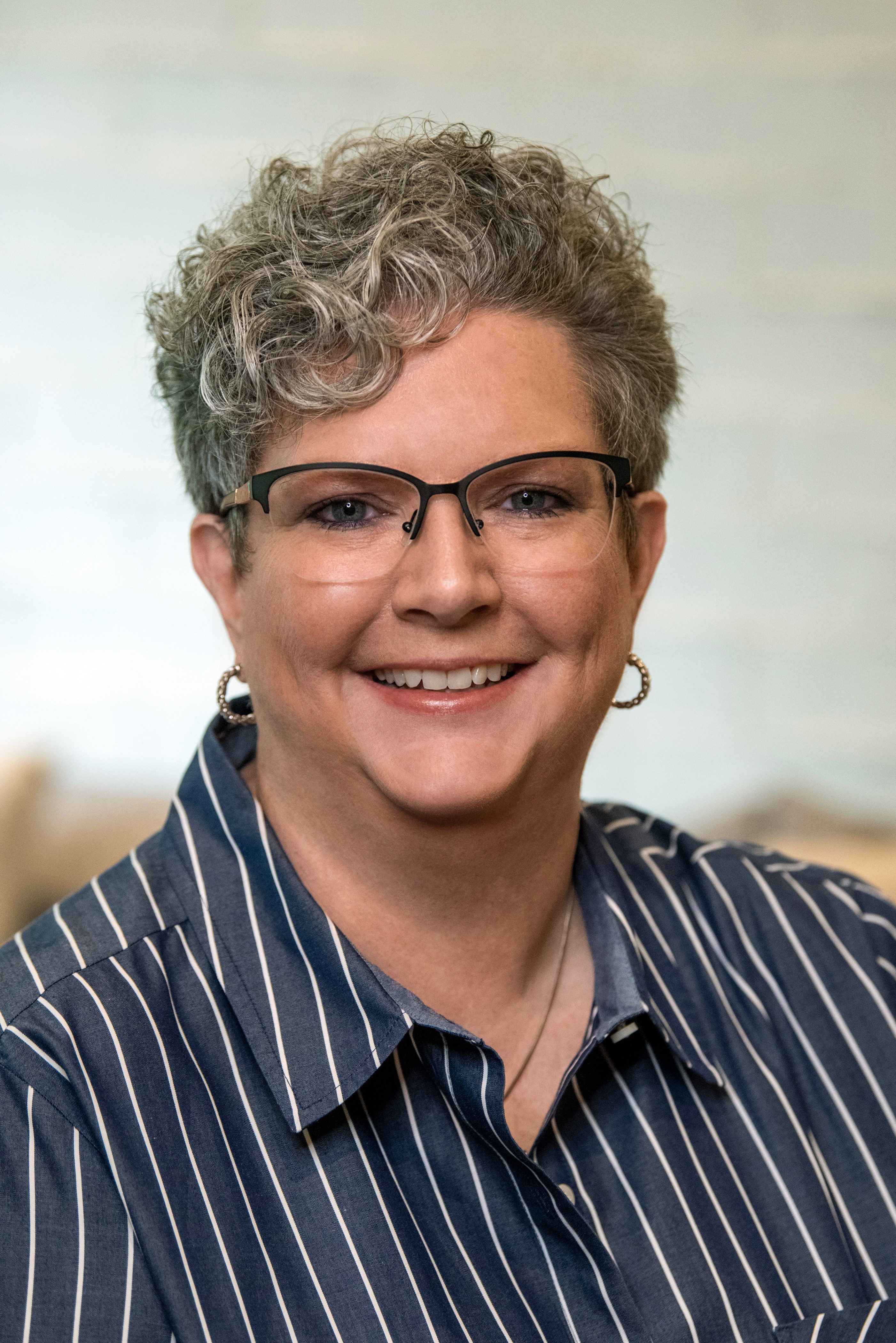 Robuck, Regina - Headshot