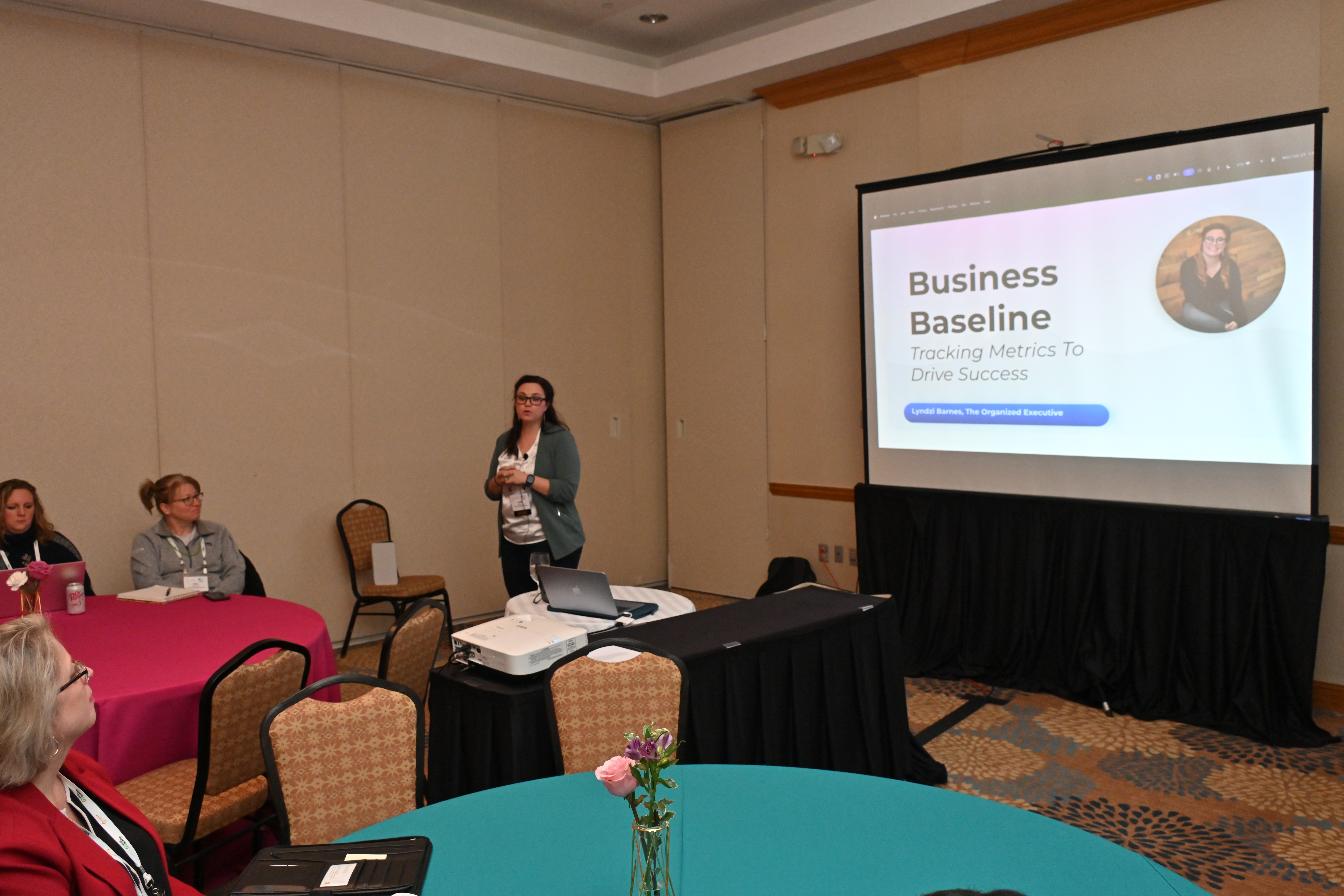Lyndzi Barnes - The Organized Executive