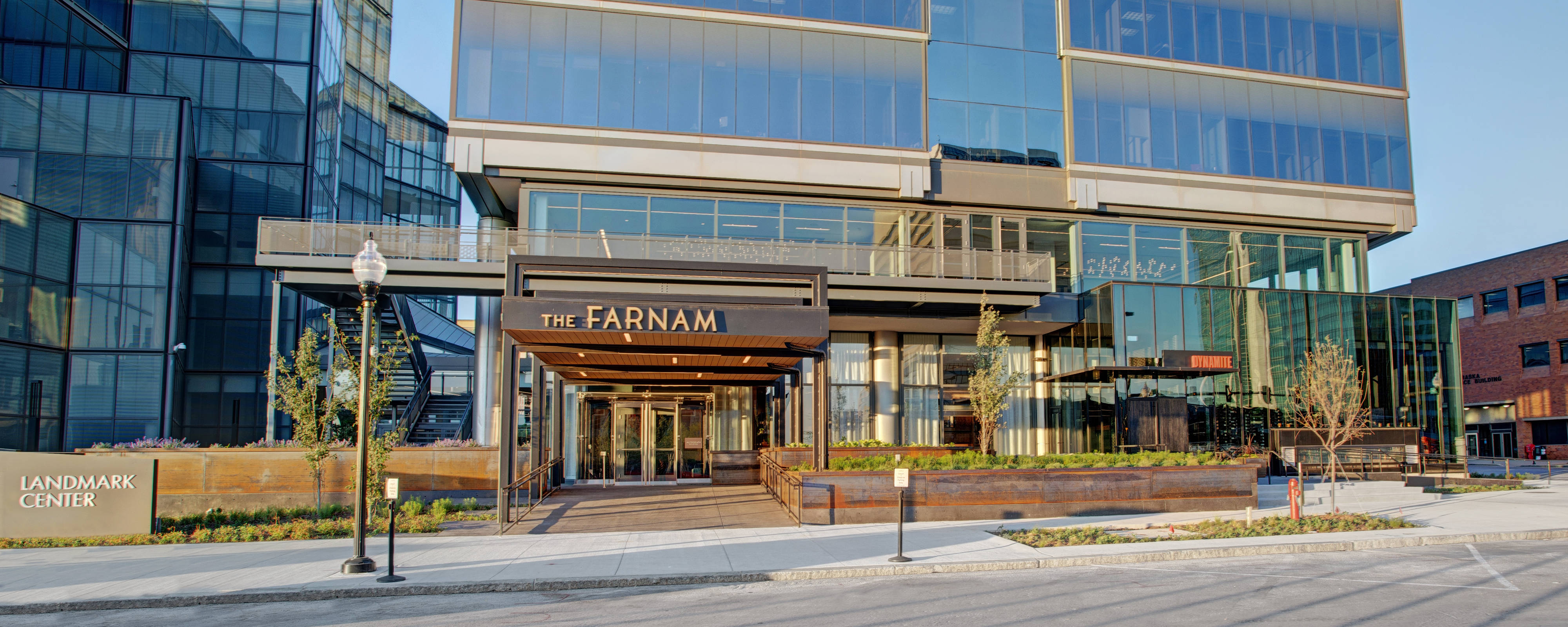 omaak-farnam-entrance-1670-hor-feat