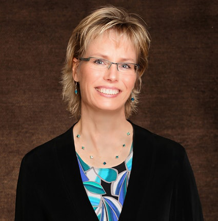 tina-hallis-portrait-2-cropped