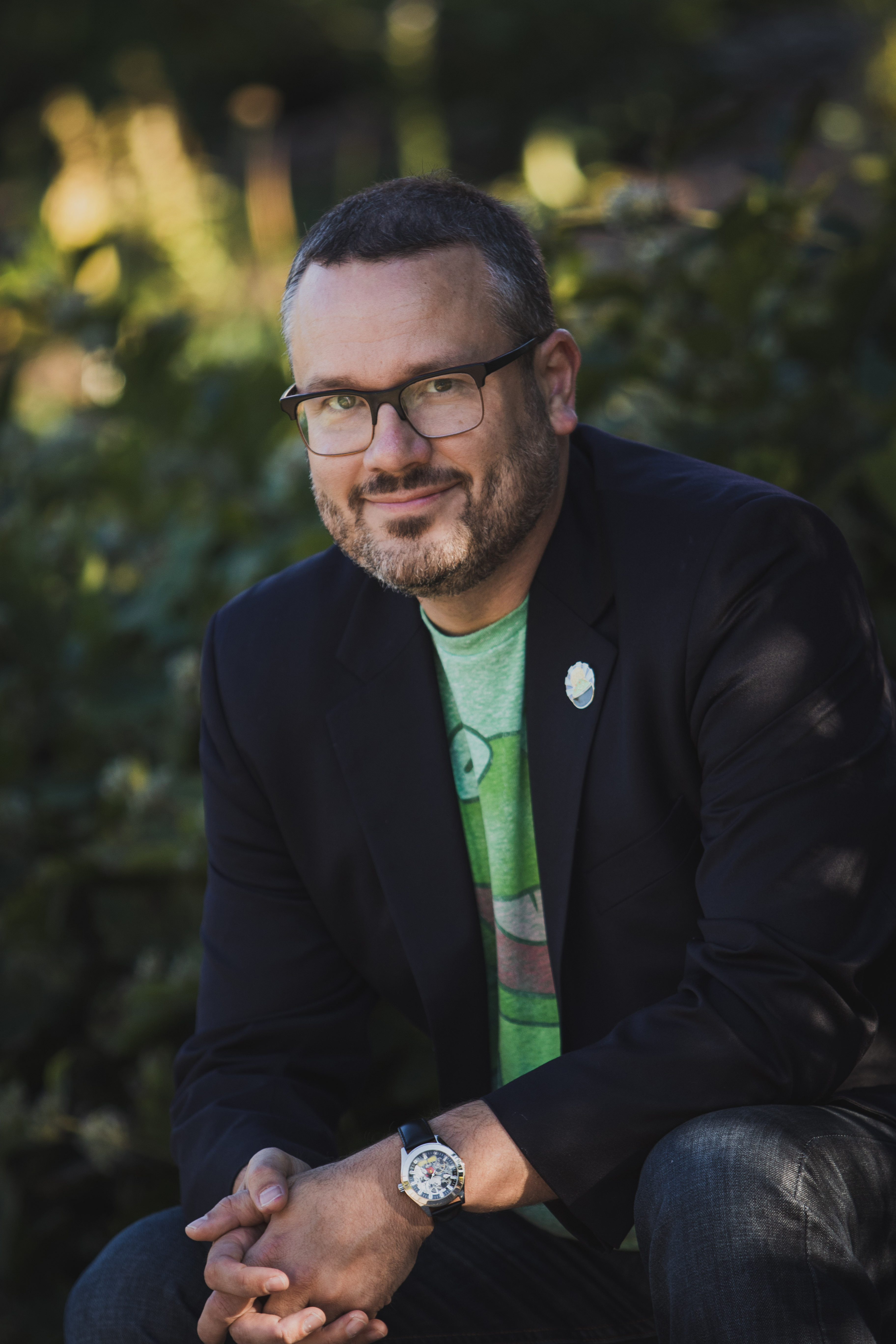 jason-sitting-kermit