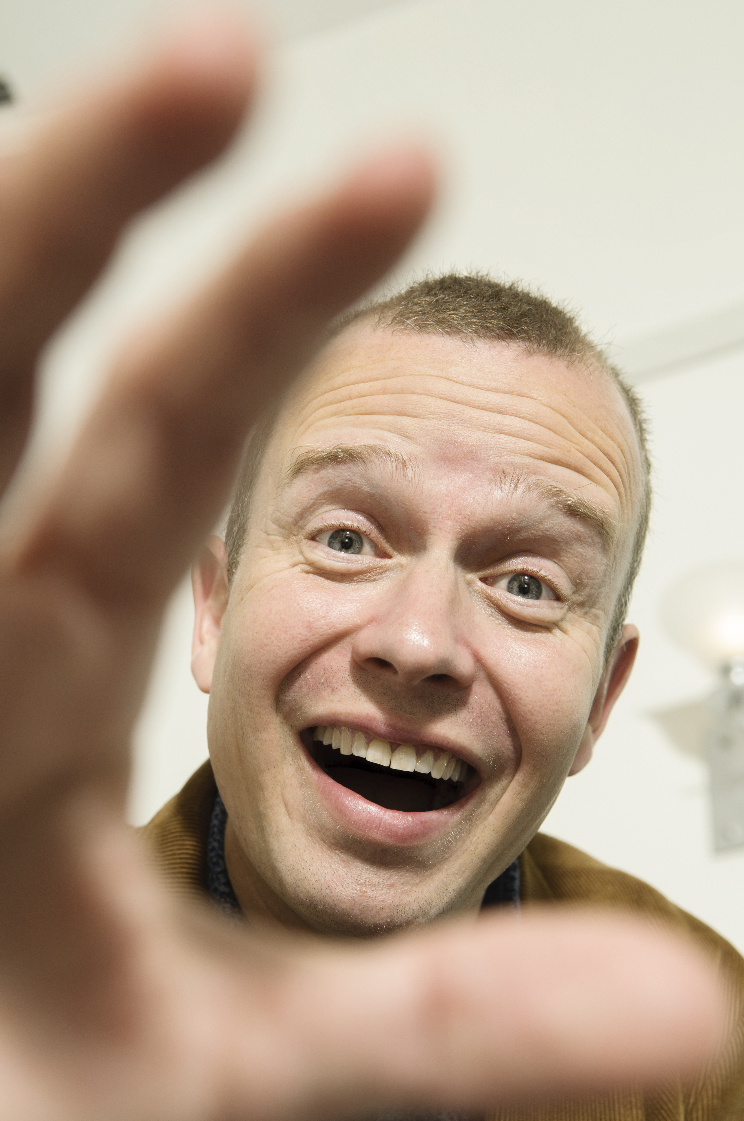 1 Cyriel Kortleven grabbing hand (profile)