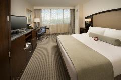Crowne Plaza guestroom