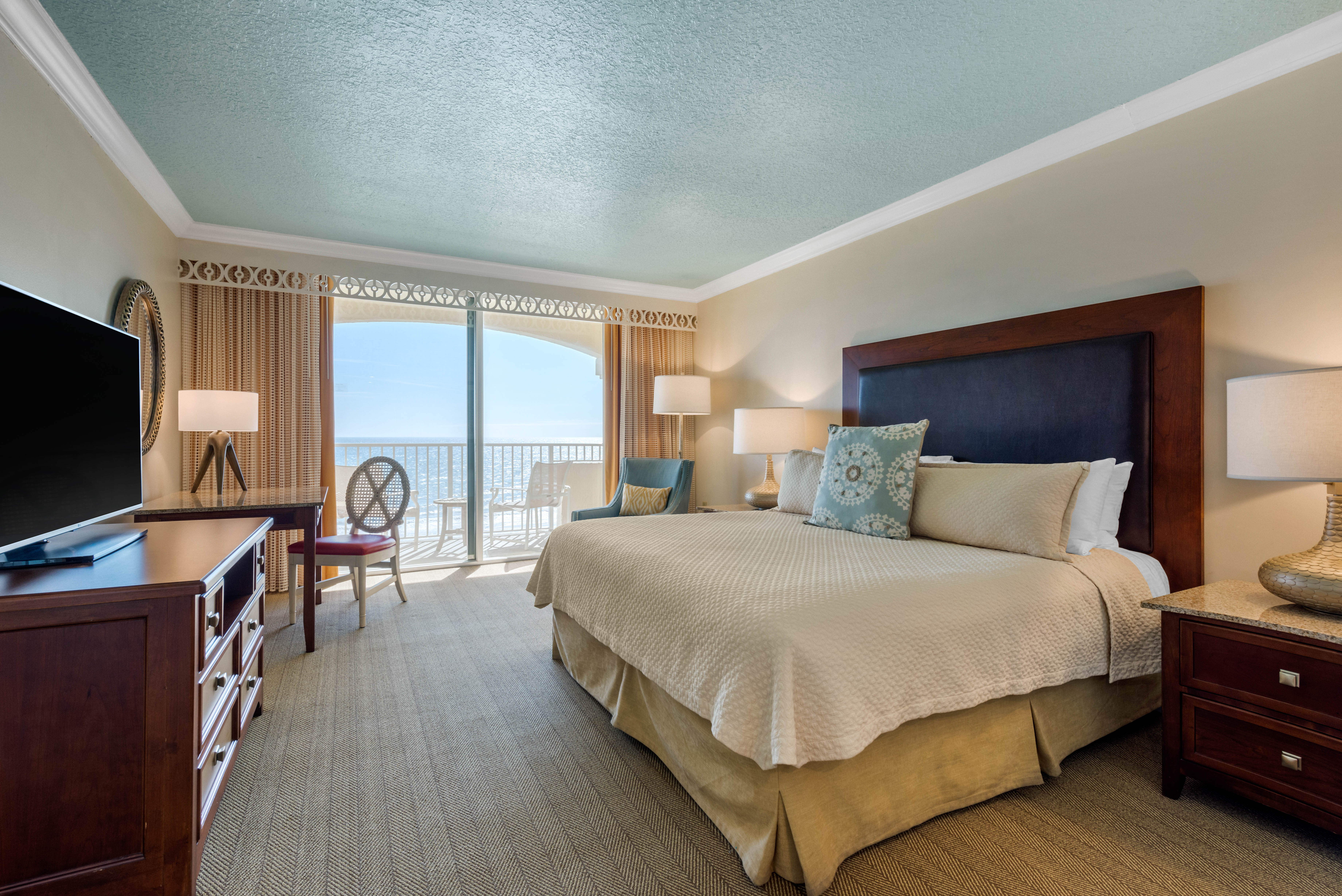 Sunrise Ocean View Suite King Bedroom