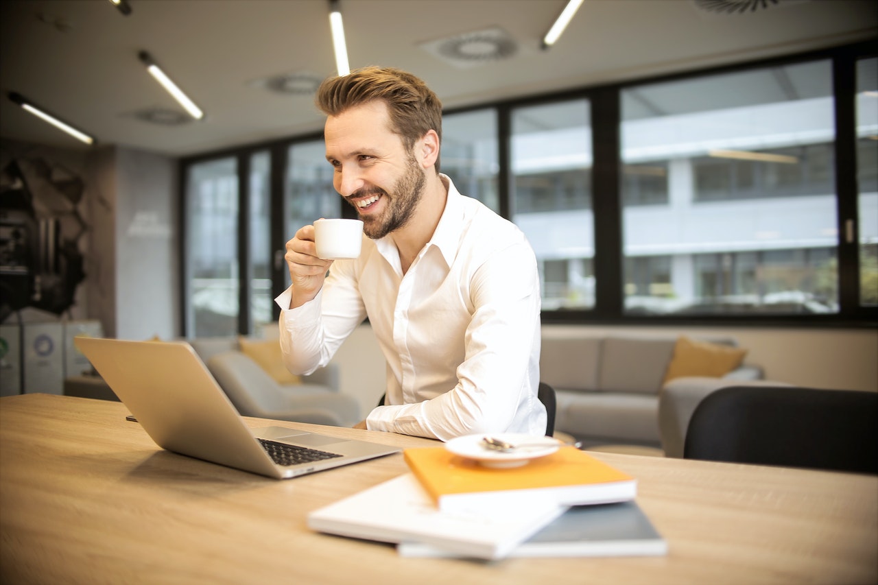 depth-of-field-photo-of-man-sitting-on-chair-while-holding-927451
