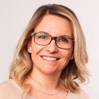 Stephanie Lockhart Headshot