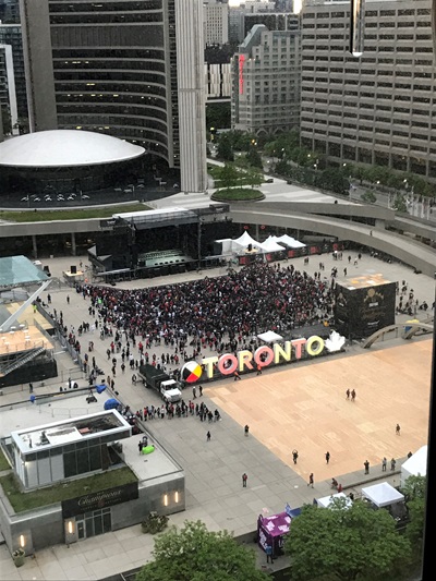 WEC_NathanPhillipsSquare_RaptorsFans WEC_NathanPhillipsSquare_RaptorsFans